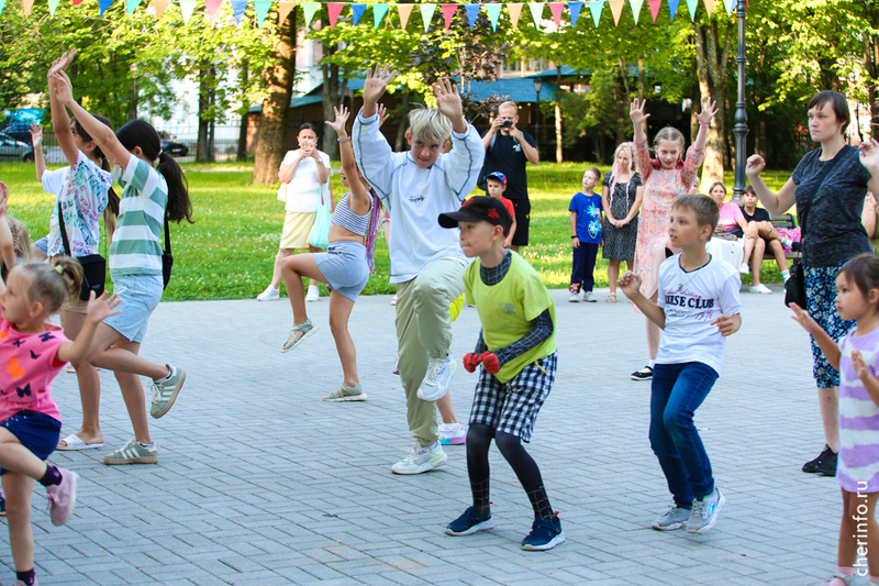 Фестиваль танцев (6+).