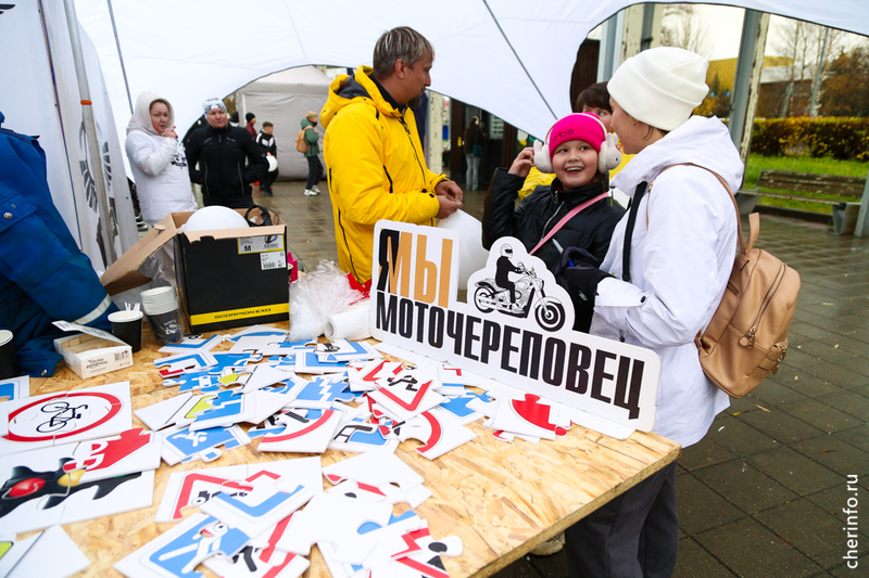 В Череповце День города и День народного единства отметили большим концертом.