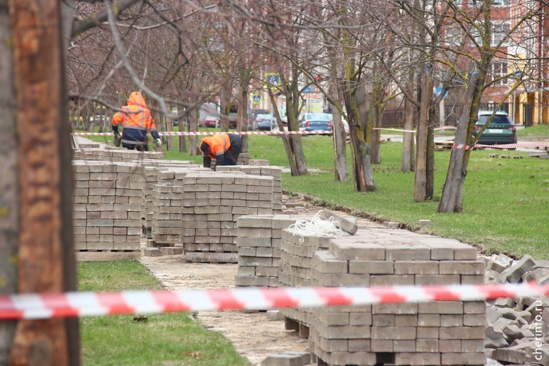 В Череповце начался ремонт на аллее Батюшкова.