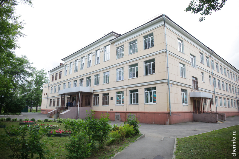 В Череповце создали бригаду для ремонта спорткомплексов у школ.