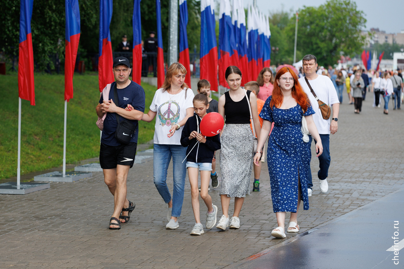 В Череповце 25 тысяч человек пришли на двойной праздник на набережной.