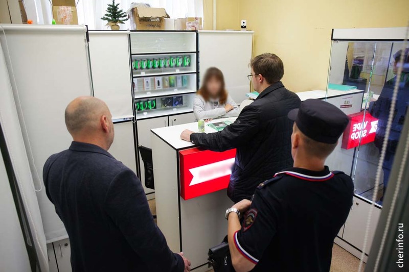 В Череповце проверили вейп-шоп рядом с университетом.