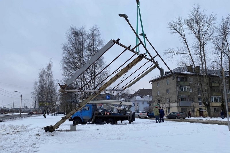 В Череповце за год нашли почти 400 незаконных баннеров и вывесок.