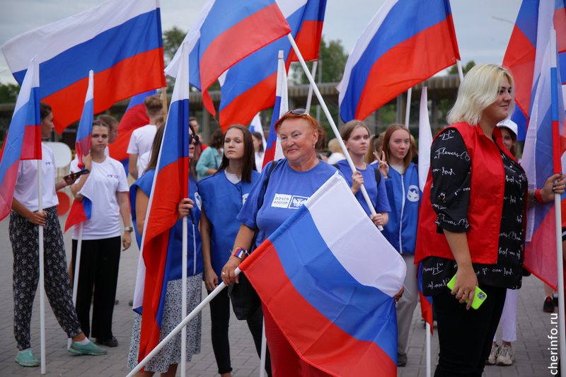 В День флага по Череповцу пронесут 100-метровый триколор.