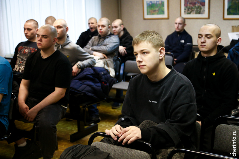 Первая отправка весеннего призыва.