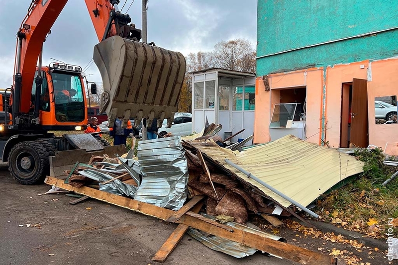 В Череповце снесли палатки на площади у вокзала.