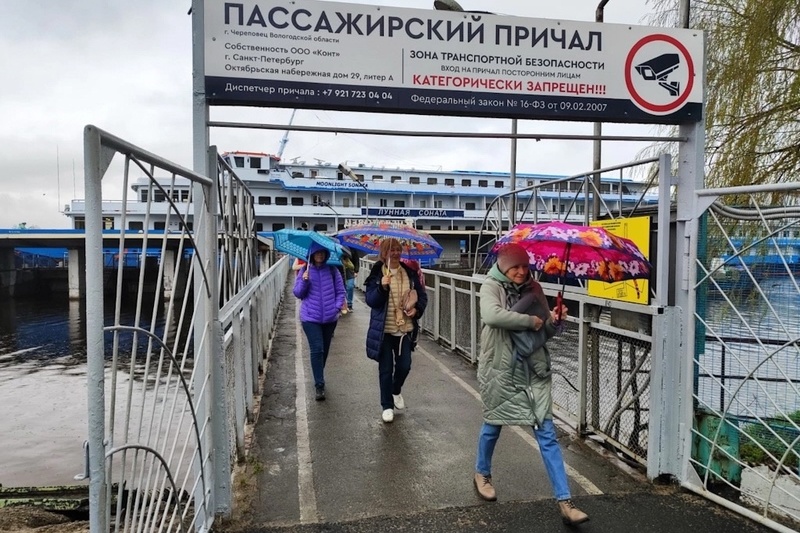 В Череповец прибыл первый круизный теплоход.