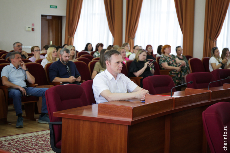 В Череповце нужно привести в порядок входы в подъезды в 800 домах.