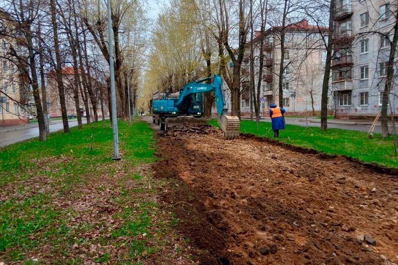 В сквере на Гагарина начались работы.
