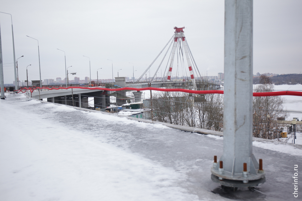 Фонари на Октябрьском мосту.