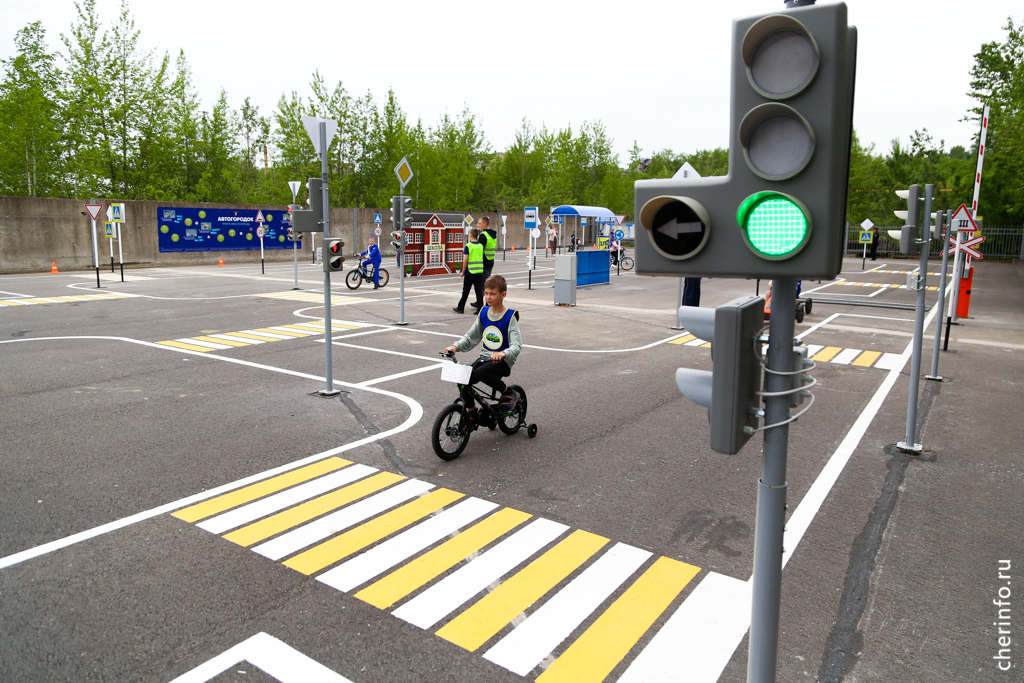 В Череповце открылся большой детский автогородок.