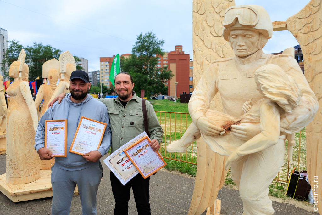 Фестиваль деревянных скульптур в Череповце.