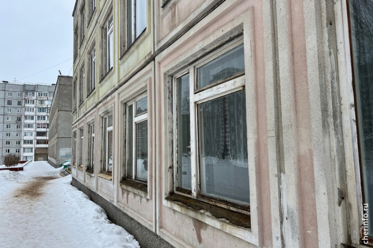 В школе № 32 Череповца заменят все окна. В школе № 32 Череповца заменят все окна.