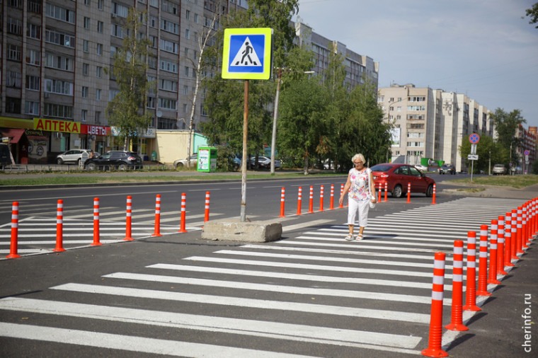 В Череповце купили новую машину для разметки дорог. В Череповце купили новую машину для разметки дорог.