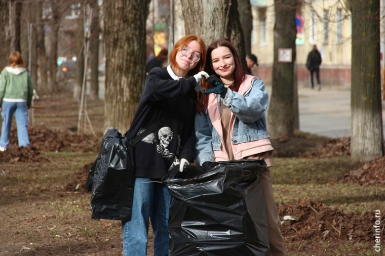 Субботник в сквере на Гагарина. Субботник в сквере на Гагарина.