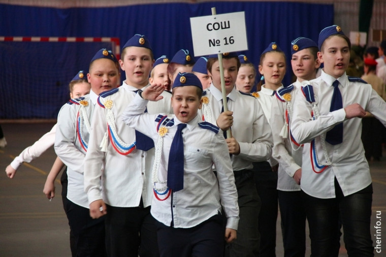 В Череповце ученики 22 школ показали навыки строевой подготовки. В Череповце ученики 22 школ показали навыки строевой подготовки.
