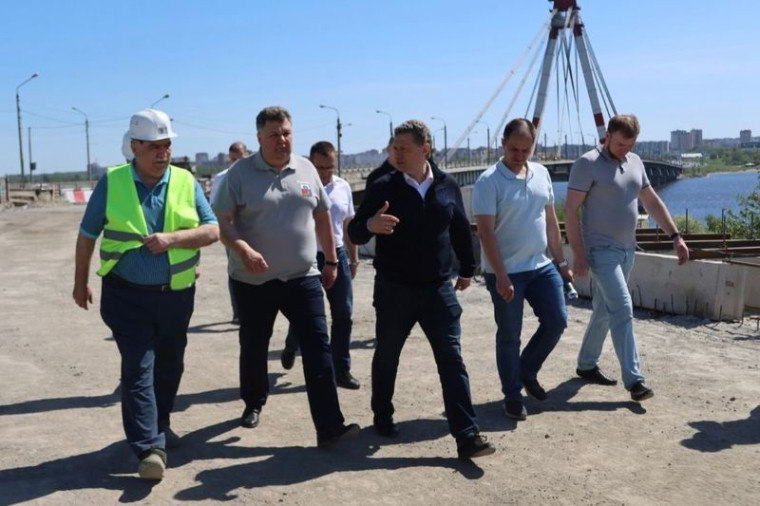 Георгий Филимонов проинспектировал ремонт Октябрьского моста в Череповце. Георгий Филимонов проинспектировал ремонт Октябрьского моста в Череповце.