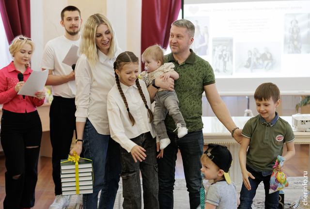 В Вологодской области многодетные родители могут получить до миллиона рублей. В Вологодской области многодетные родители могут получить до миллиона рублей.