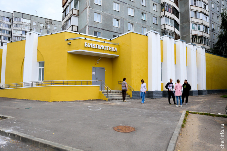 В Череповце художники из Подмосковья распишут фасад библиотеки. В Череповце художники из Подмосковья распишут фасад библиотеки.