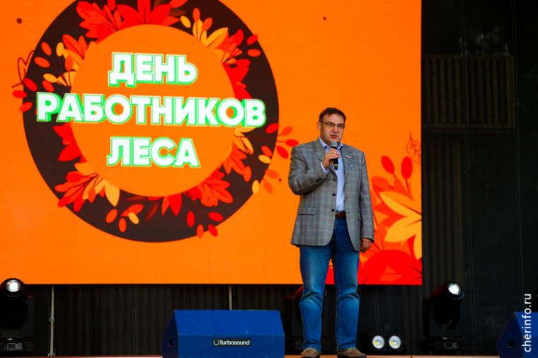 В Череповце устроили семейный праздник к Дню работника леса. В Череповце устроили семейный праздник к Дню работника леса.