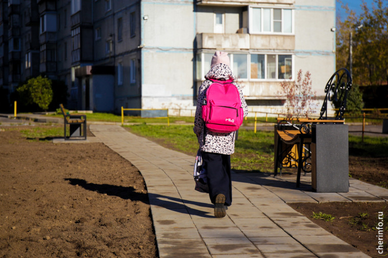 В Северном районе тропинку на пустыре вымостили брусчаткой и осветили. В Северном районе тропинку на пустыре вымостили брусчаткой и осветили.