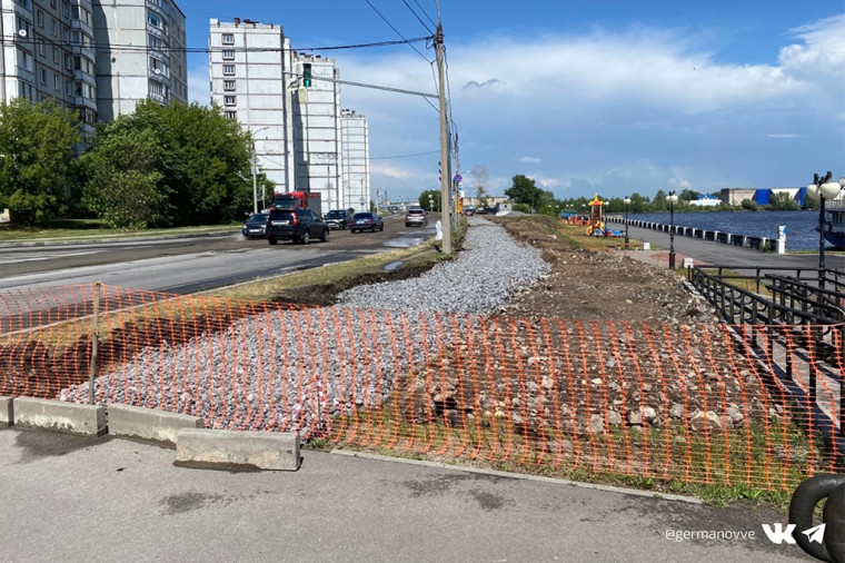 На набережной Ягорбы построят тротуары и лестницы. На набережной Ягорбы построят тротуары и лестницы.