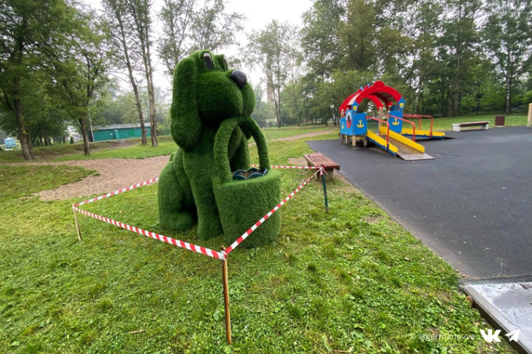 Травяного Тобика перевезли в парк 200-летия. Травяного Тобика перевезли в парк 200-летия.