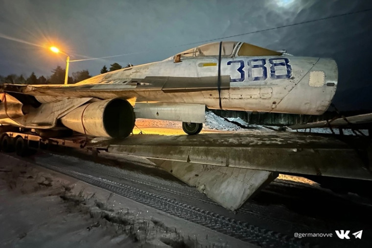 В Череповце установят самолет СУ-27. В Череповце установят самолет СУ-27.