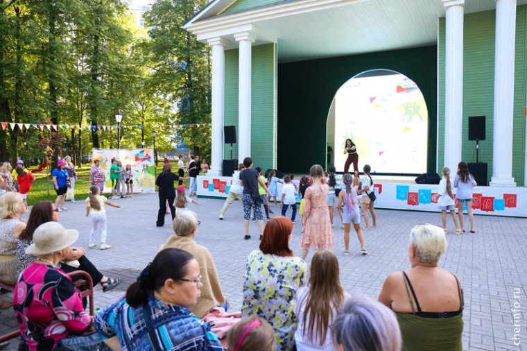 В Соляном саду завершился шестинедельный танцевальный марафон.