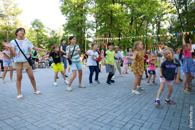 В Соляном саду завершился шестинедельный танцевальный марафон.