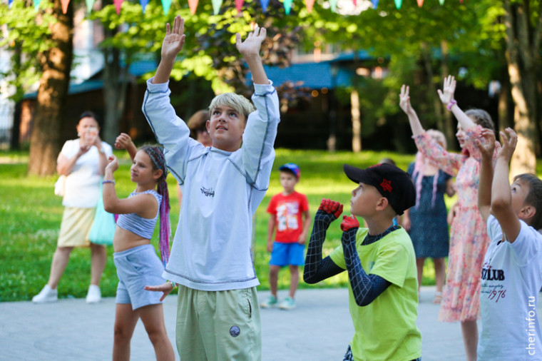 В Соляном саду завершился шестинедельный танцевальный марафон.